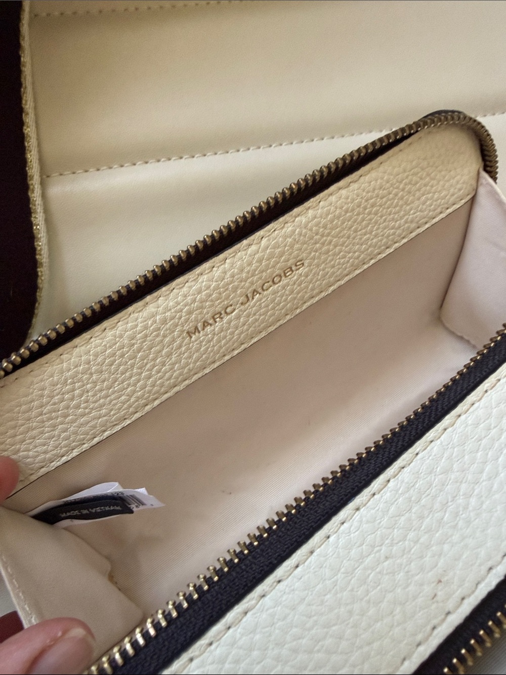Marc Jacobs White Crossbody Camera Bag with Adjustable Strap - Picture 4 of 6
